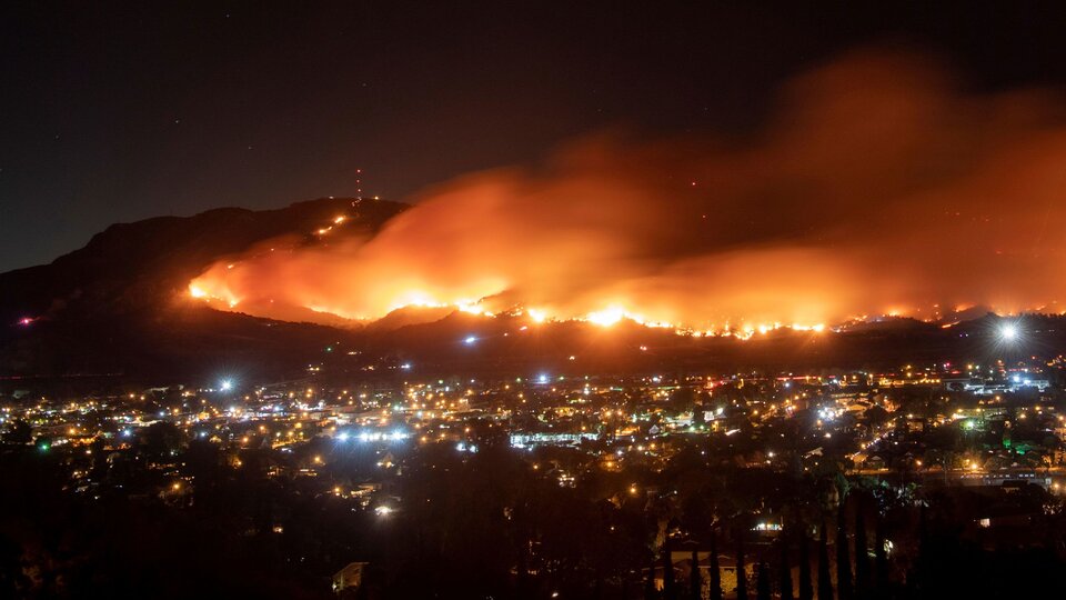 wildfire near city